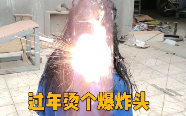 Wang Sao is very satisfied; she'll have a beautiful and long-lasting New Year.