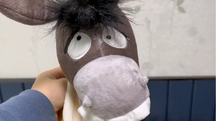 This banana donkey is just like my sister who’s always anxious, hahaha!