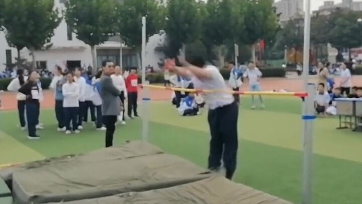 Jangan bilang begitu, gerakan sekecil ini saja orang biasa belum tentu bisa melakukannya.