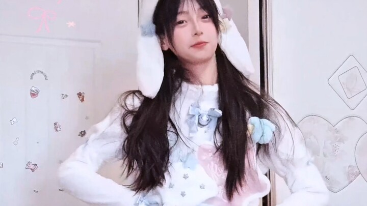 วันหนึ่งกระต่ายน้อยไปตัดผม มันรออยู่นานมาก แต่ช่างทำผมกลับไม่ยอมตัดให้สักที ดังนั้น กระต่ายน้อยจึงพู