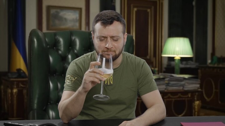 Ông Rybinsky nghẹn ngào rơi lệ khi ăn mừng thành công việc 4 vùng miền Đông Ukraine sáp nhập vào Nga