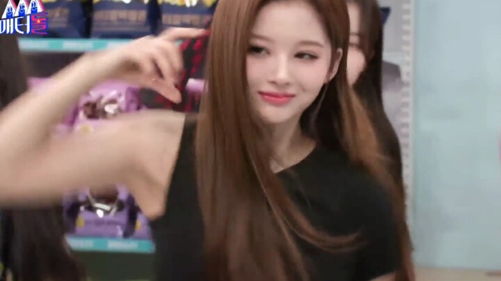 [NMIXX] JYP's fine tradition: Snack robbing! It was so noisy the moment we walked in! They even did 