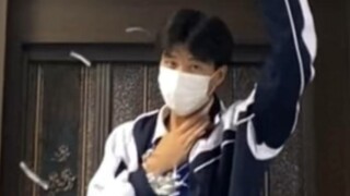 Saya terganggu oleh orang yang lewat di depan gedung dan tidak bisa tidur