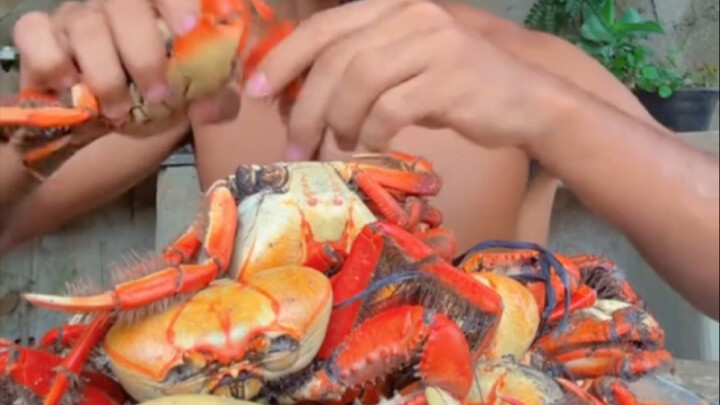 หนุ่มสเปนกินปูเร็วและสะอาดที่สุด ความเร็วนี้โอเคไหมนะ?