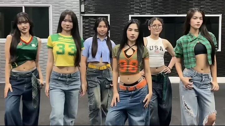#maukleedance #มาเต้นกัน #สอนเต้น #เพลงดังในtiktok #มาเรียนกับครูจูนครูตูนซิค่ะ