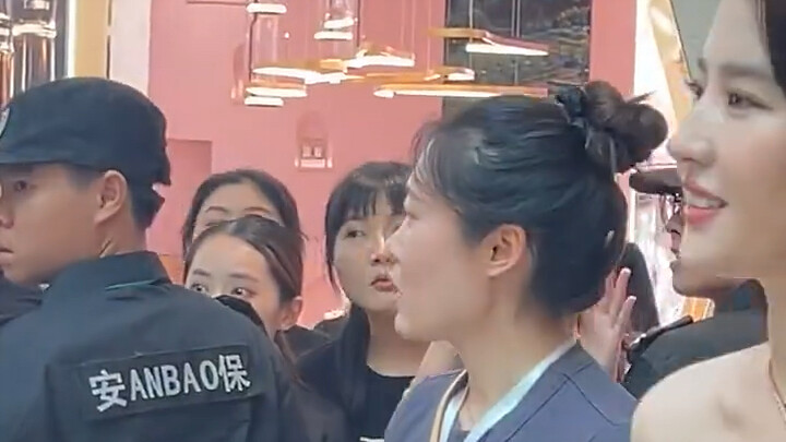 Bagaimana rasanya menonton Liu Yifei dari baris pertama? Benar-benar hanya bisa berkata “wah, wah, w
