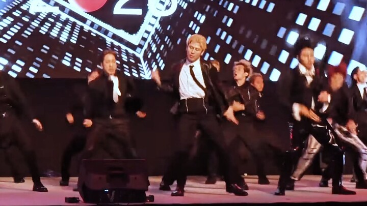 ฮาเซงาวะ ชิน ใส่สูทแล้วเต้นเหมืองอะไรนั่น!