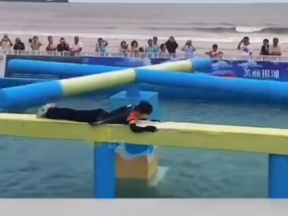 八 月 对 我 好 一 点