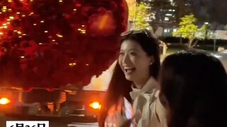 “世界就是一场巨大的番茄小说” 女生本以为自己要见证一场求婚，下一秒自己便成了故事的主人公