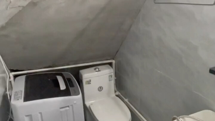 Now this is what you call taking the long way around—this tiny house is seriously next-level!