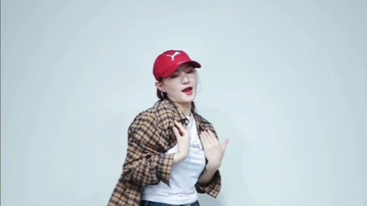 Lisa dances WayV [Secret Realm] kick back dance tutorial