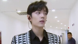 好好听！！！肖战：“其实曲尽陈情很难唱”！！！肖战走廊边走边唱，气息好稳！！！