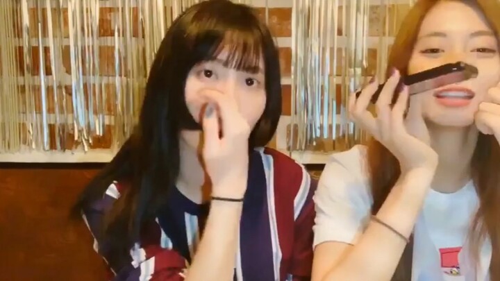 Sana checked on Yu, Yu was nervous and stuttered twice, Momo assisted and saved Yu
