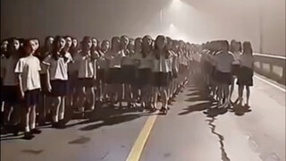 AI离谱视频！这是什么阴间迎接仪式呀