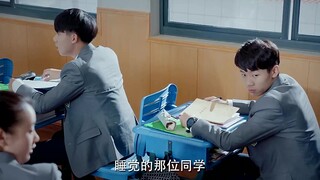 Tôi tên là Triệu Giai Địch. Chẳng trách anh ta lại kiêu ngạo như vậy. Thực ra anh ta là học sinh giỏ