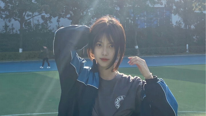 Menemukan diri saya saat kelas dua SMA yang ikut serta dalam kontes cheerleader