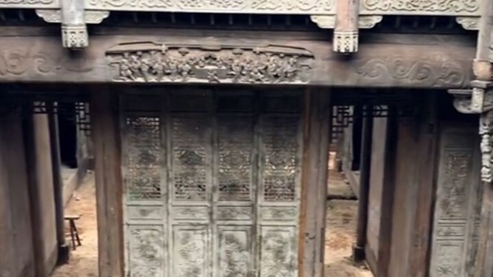 Ini adalah loteng rumah gadis dari kalangan terhormat dua ratus tahun lalu, yang biasa disebut “kama