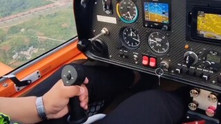 Peserta pelatihan penerbangan ini terbang dengan cukup baik, baru belajar selama 15 jam, terbang sol