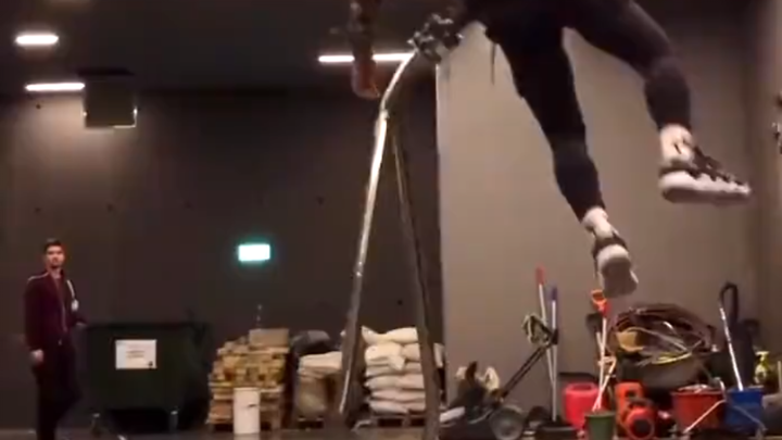 A device that performs the moonwalk—now imagine using this in VRChat…