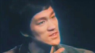 Baru kemudian saya menyadari bahwa Bruce Lee benar-benar ingin mengajari kami!