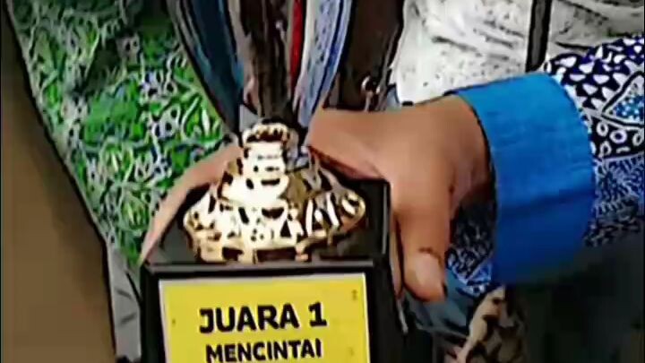 juara 1 mencintai cowo gak nyata