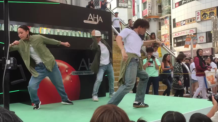 【Santa Zanda | Alaventa】 At 19, he busks on the streets.
