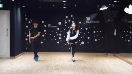 【بارك وو جين】 لقطات نادرة له أثناء تدريبه في JYP، مقطع رقص مع لي تشاي يون عندما كان عمره 17 عامًا، ش