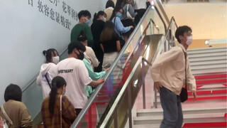 下个楼梯都来看我是什么意思？