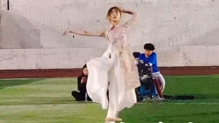 [Cover Dance] Apa pengalaman hebat menari tari klasik dalam pertunjukan di taman bermain dengan suas