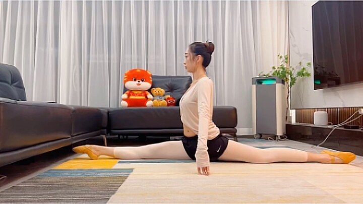 The basic skills of "splits" that can be practiced even without any basic knowledge