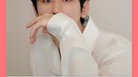 #เฉิงอี้ ไม่ยอมรับว่าตัวเองเป็นเจ้าหน้าที่รุ่นเก๋า แต่ท่วงท่าเล่นมือถือของเขาช่างคุ้นตาเหลือเกิน #เว