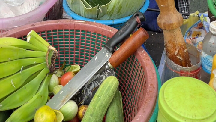 อาหารไทย: เลือกเมนูสุดแปลก “ยำกล้วยดิบ” สไตล์ไทย รสชาตินี้โคตรฟิน!