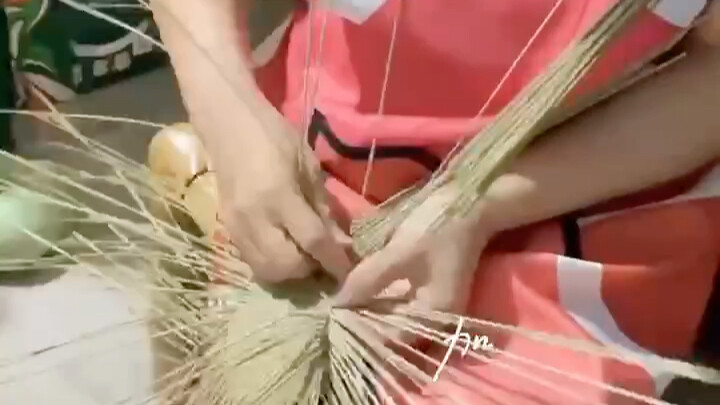 Ada sebuah tradisi budaya yang disebut kipas Tiongkok. Di Tiongkok, kipas bukan hanya sekadar budaya