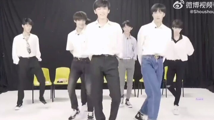 I can’t stop laughing! When the “Encounter” dance has no hands, a group of men are so noisy!