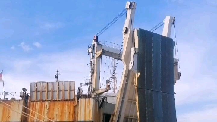 Unloading vessel