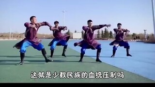这就是少数民族的血统压制吗，与生俱来的天才舞感，汉族只会鼓掌# #少数民族舞蹈 #天才舞感