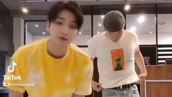 Moon Jong-up and Choi Zelo team up for a cover of "Us"—they're just too much, I'm crying!