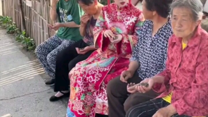 Cô dâu này dễ chơi, chú rể có sai thì cô ấy ra đầu làng mà nói!