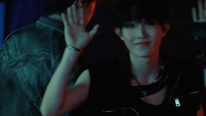 【Su Xinhao】How about the idol who plays cool but then changes his face in a second and becomes a fan