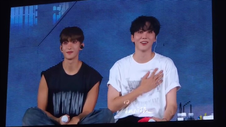 ซอกมินกับซึงกวานคัฟเวอร์เพลงจีน “ดอกไม้ไฟสุดท้ายของคืนฤดูร้อน” (ต้นฉบับโดย เหยียนเหรินจง)! พวกเขาคือ