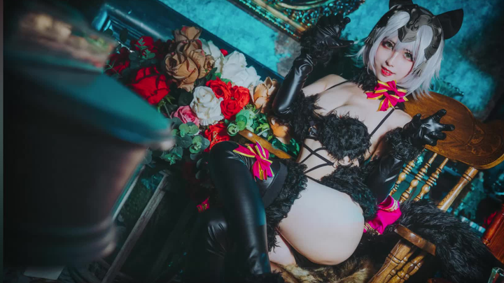 [Today's source of happiness] Miss Liang Liangzi sexy black Zhen cos