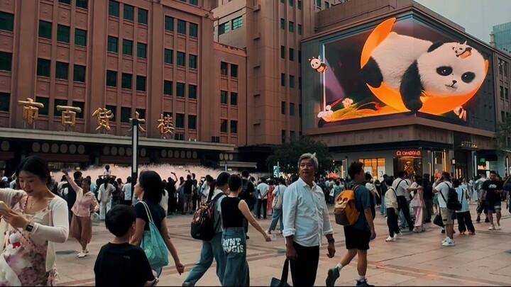 ถนนคนเดินหวังฟูจิ่ง" (Wangfujing Street)