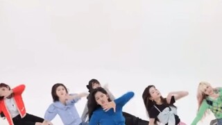 宁艺卓和IVE一起LOVEDIVE