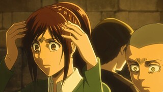 Melihat adegan lucu di Attack on Titan, Armin berubah menjadi seorang wanita, dan Eren diam-diam men