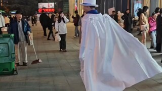 A senior student named Marco Polo came to the Commercial Pedestrian Street. He wore the Kaito Kidd s