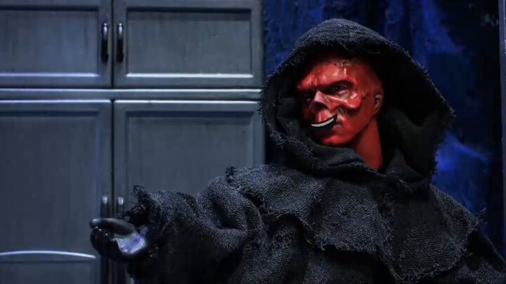 เลียนแบบเรื่อง Avengers: ฉันต้องการแจ้งความ Red Skull เรื่องการคอร์รัปชั่น! -