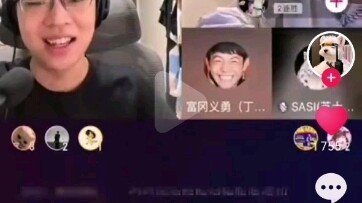 Aku akan tersenyum dan berkata padanya, "Aku sedang memindai kode-mu."