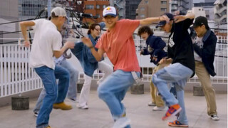 Kyoka dan para murid menari bersama. Suasananya sangat luar biasa. Rutinitas hiphop Oldschool