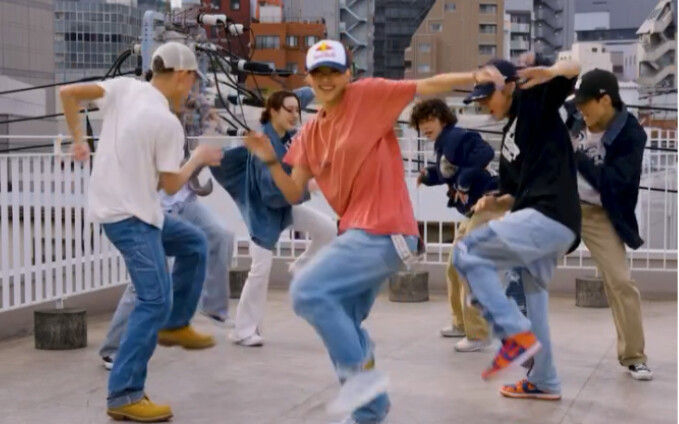 Kyoka和徒弟们共舞. 这个氛围太棒了. Oldschool hiphop routine