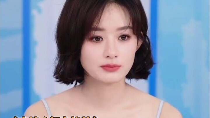 Keliatan banget nih Kak Zhao memang belum pernah ikut pelatihan sosialita hahaha